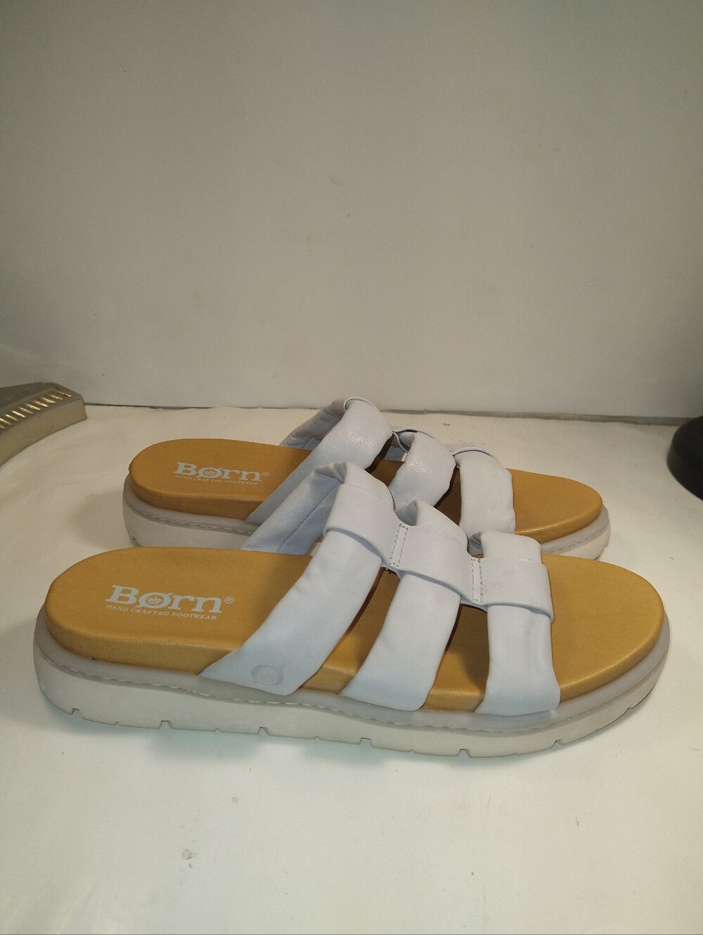 Born Daisy Leather Strappy Slide Sandals Women's sz 10M.